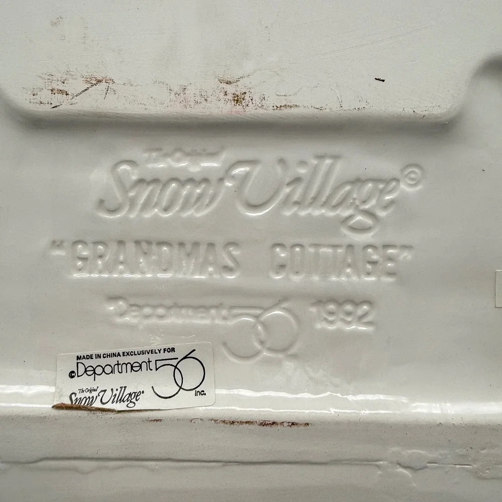 Vintage Dept. 56 Grandma's Cottage Snow Village Cord Bulb Box Sleeve Included